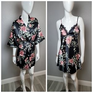 New 2 piece Babydoll with matching robe size XL